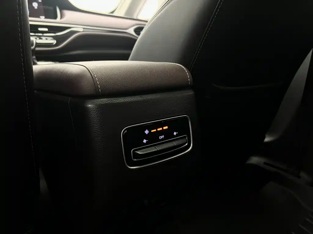 GAC Motor Trumpchi M6 — фото 18