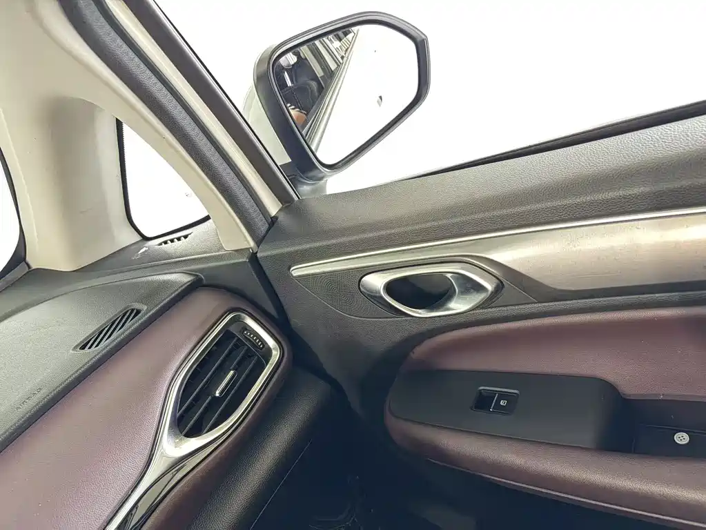 GAC Motor Trumpchi M6 — фото 13