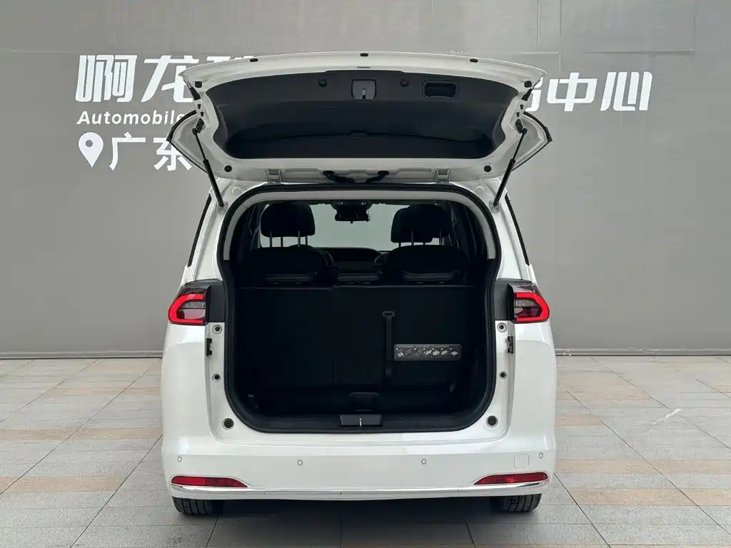 GAC Motor Trumpchi M6 — фото 14