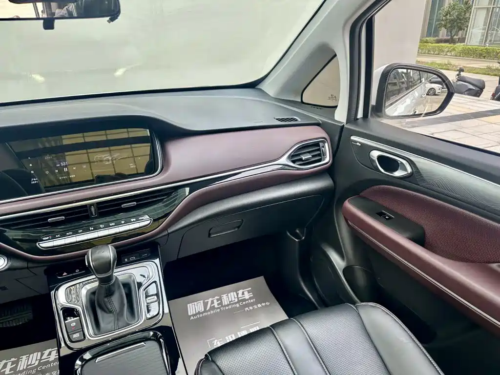 GAC Motor Trumpchi M6 — фото 7