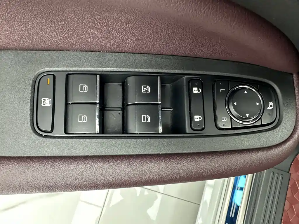 GAC Motor Trumpchi M6 — фото 11