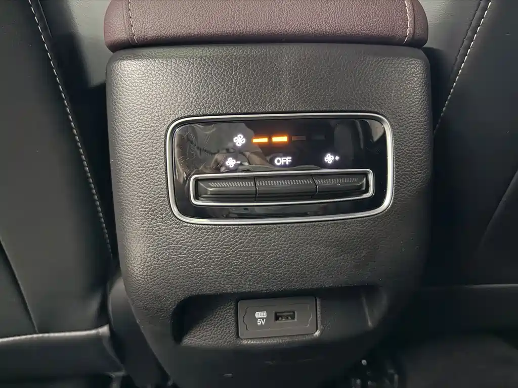 GAC Motor Trumpchi M6 — фото 15
