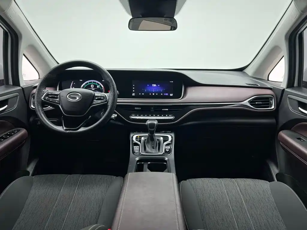GAC Motor Trumpchi M6 — фото 11