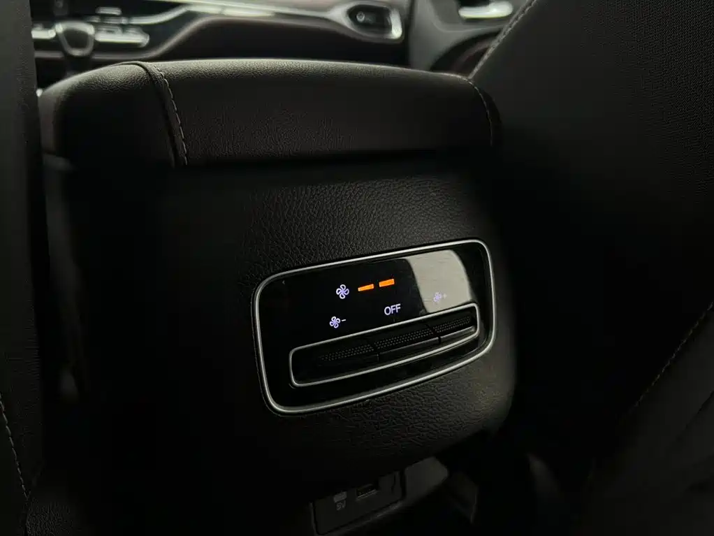 GAC Motor Trumpchi M6 — фото 10