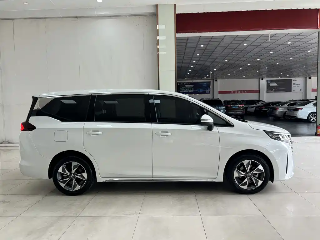 GAC Motor Trumpchi M6 — фото 13