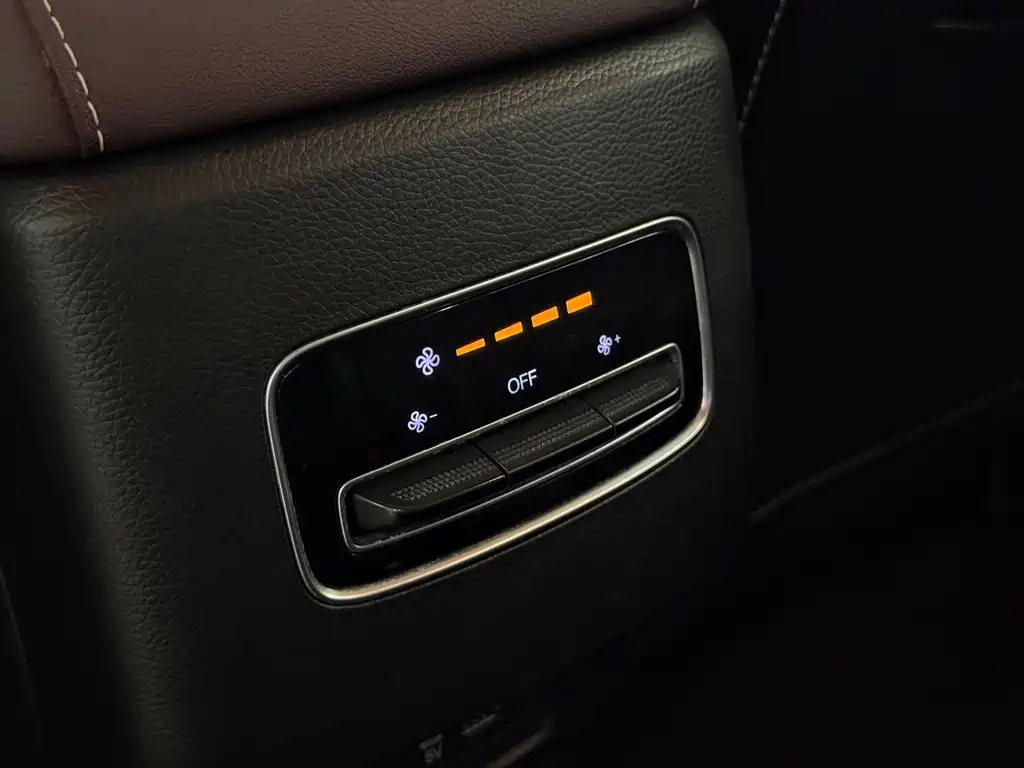 GAC Motor Trumpchi M6 — фото 21