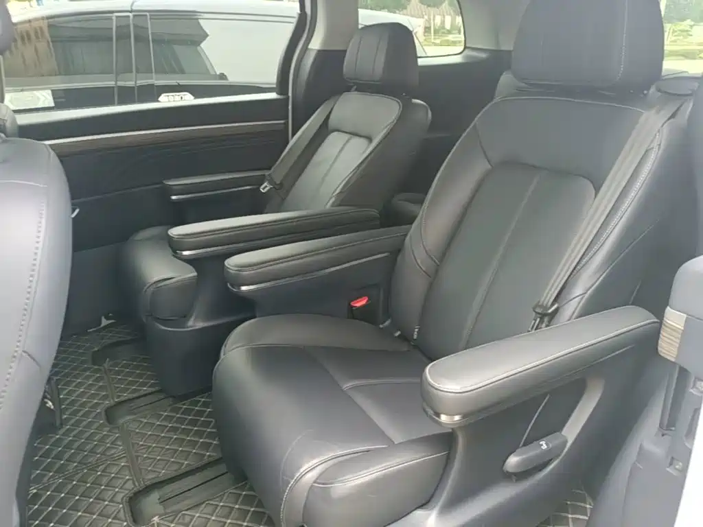 GAC Motor Trumpchi M8 — фото 17