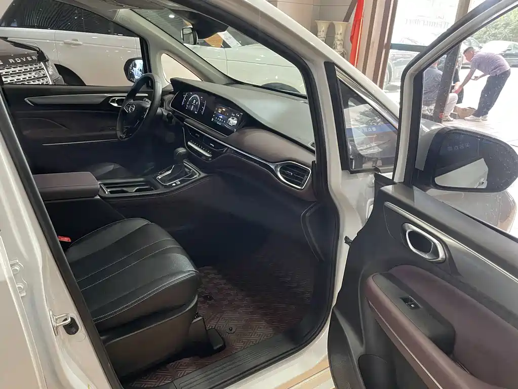 GAC Motor Trumpchi M6 — фото 8