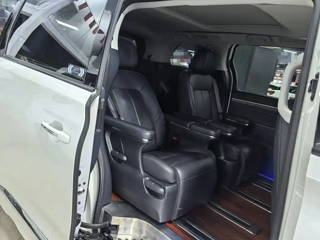 GAC Motor Trumpchi M8 — фото 14