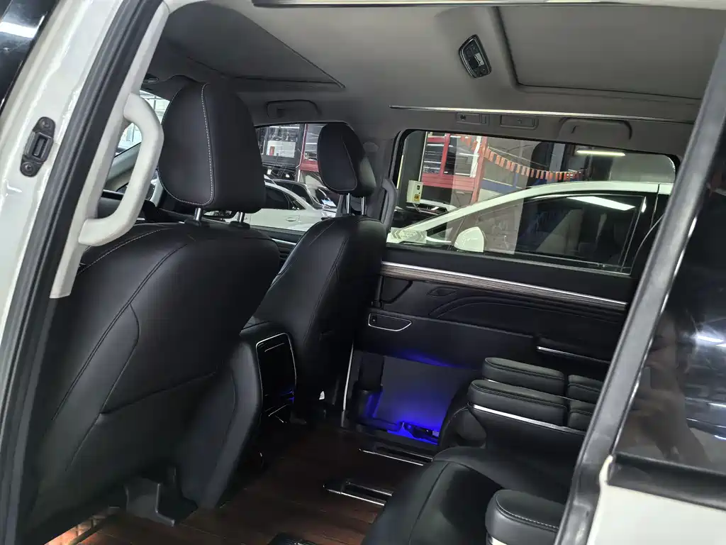 GAC Motor Trumpchi M8 — фото 10