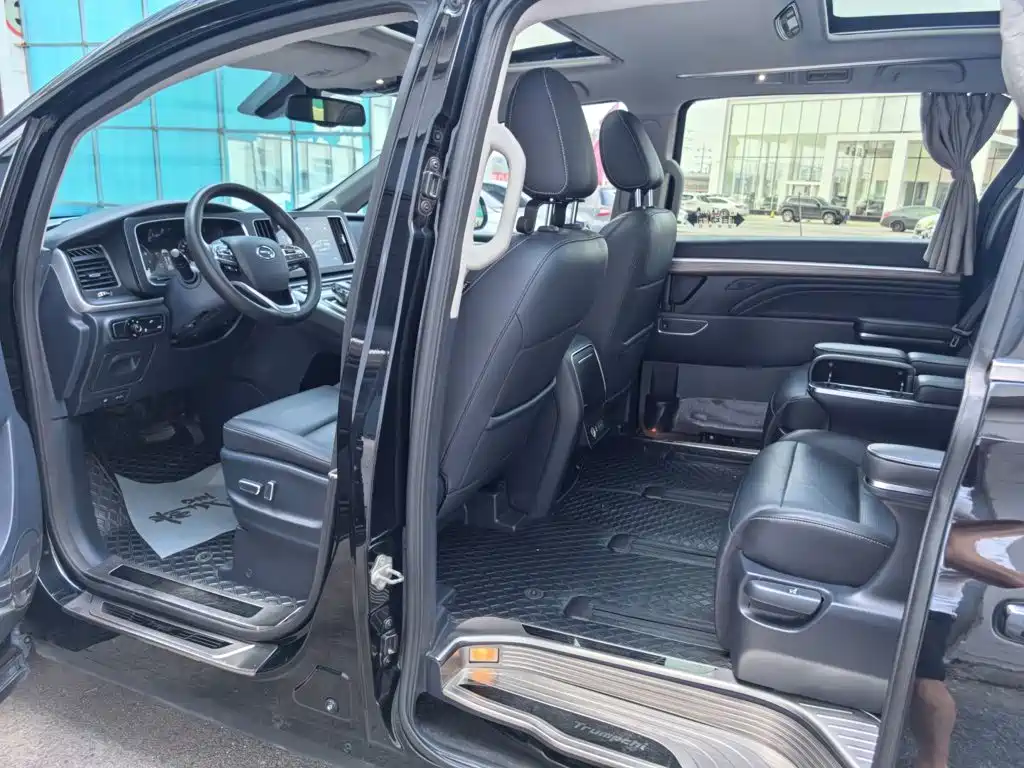 GAC Motor Trumpchi M8 — фото 10