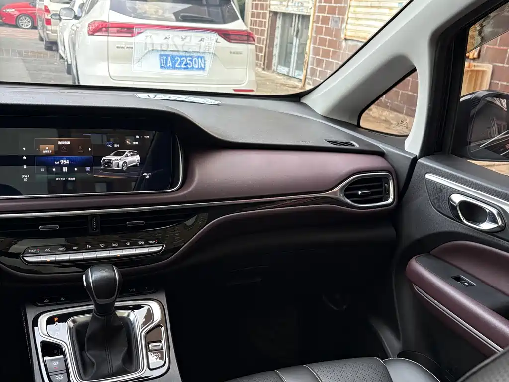 GAC Motor Trumpchi M6 — фото 10