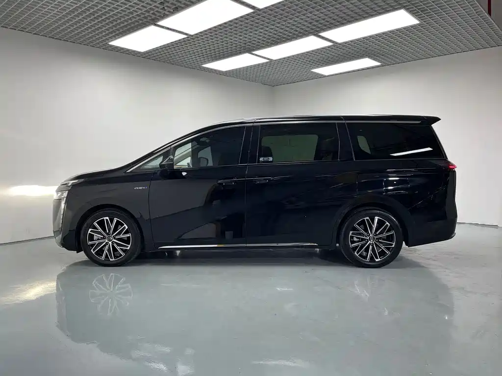 GAC Motor Trumpchi E8 PHEV — фото 7