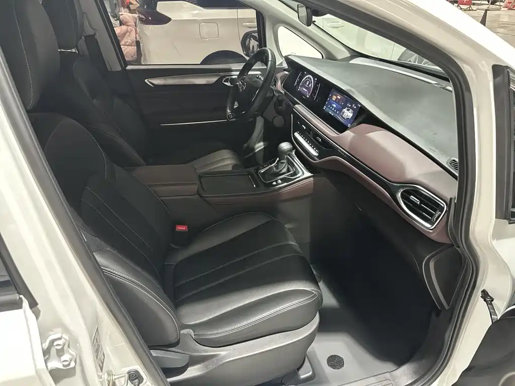 GAC Motor Trumpchi M6 — фото 13