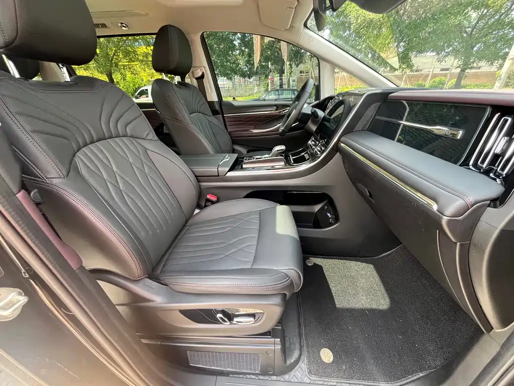 GAC Motor Trumpchi M8 — фото 13