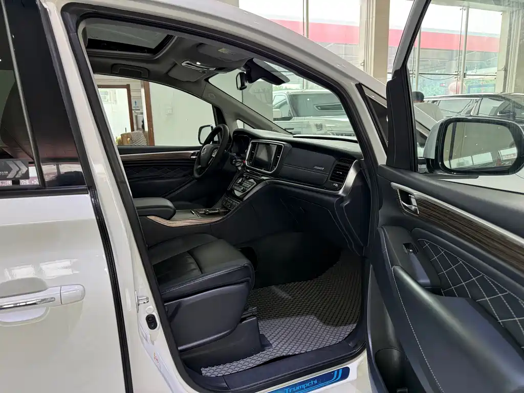 GAC Motor Trumpchi M8 — фото 10