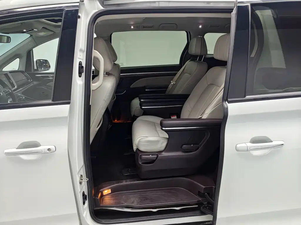 GAC Motor Trumpchi M8 — фото 14