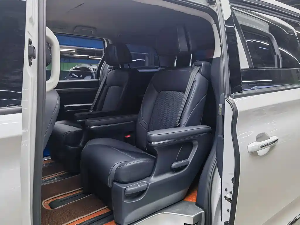 GAC Motor Trumpchi M8 — фото 10