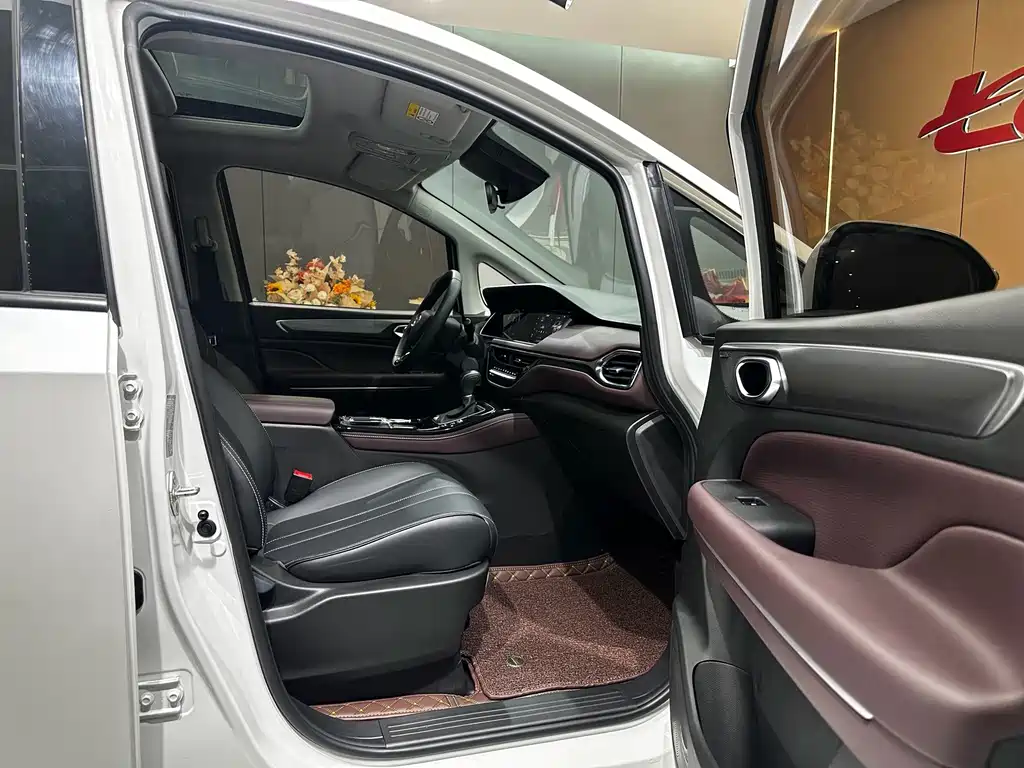 GAC Motor Trumpchi M6 — фото 11