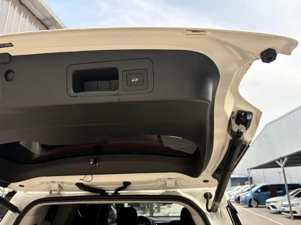 GAC Motor Trumpchi GS8 — фото 11