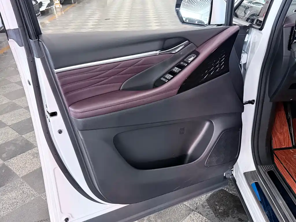 GAC Motor Trumpchi M8 — фото 10
