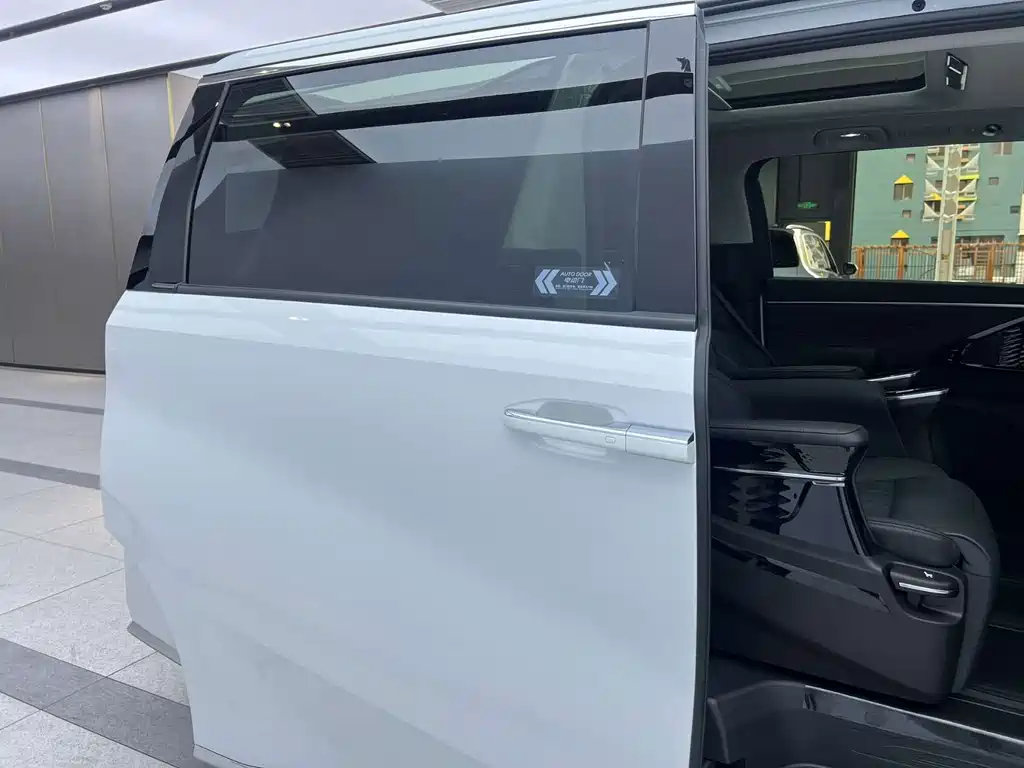 GAC Motor Trumpchi M8 — фото 17