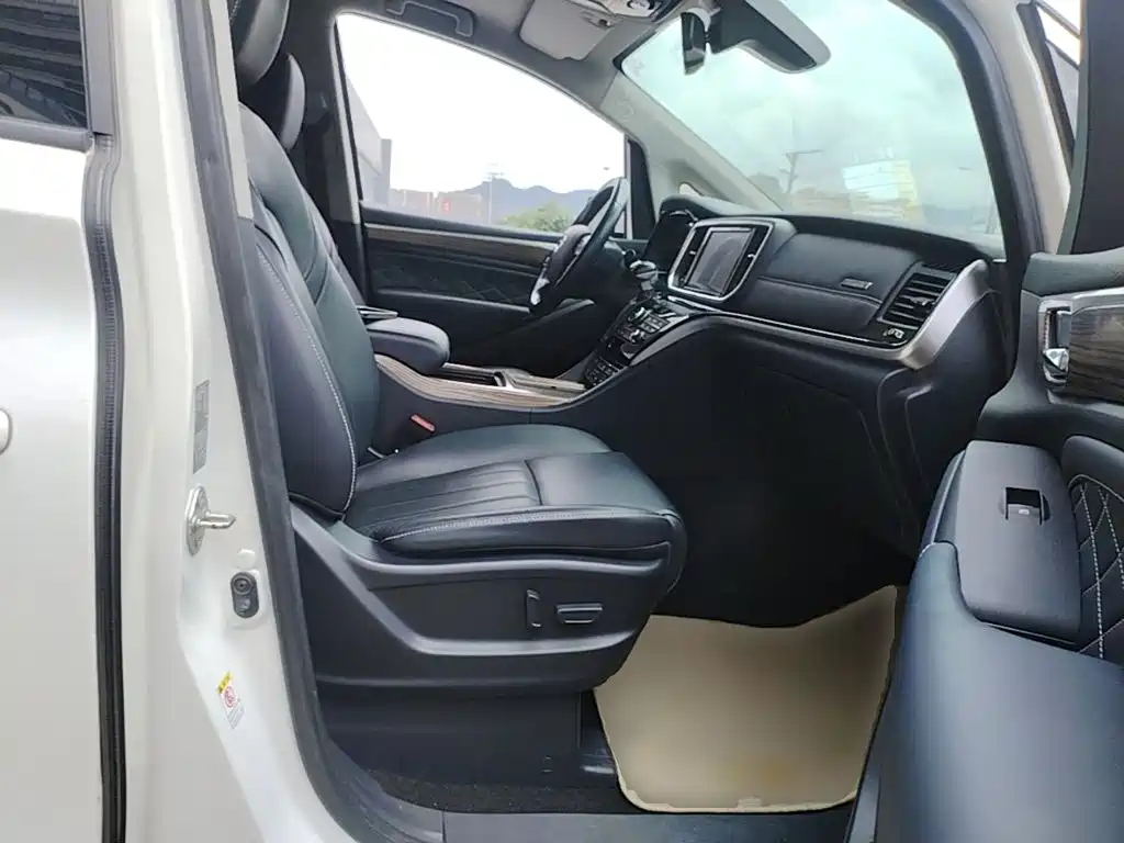 GAC Motor Trumpchi M8 — фото 25