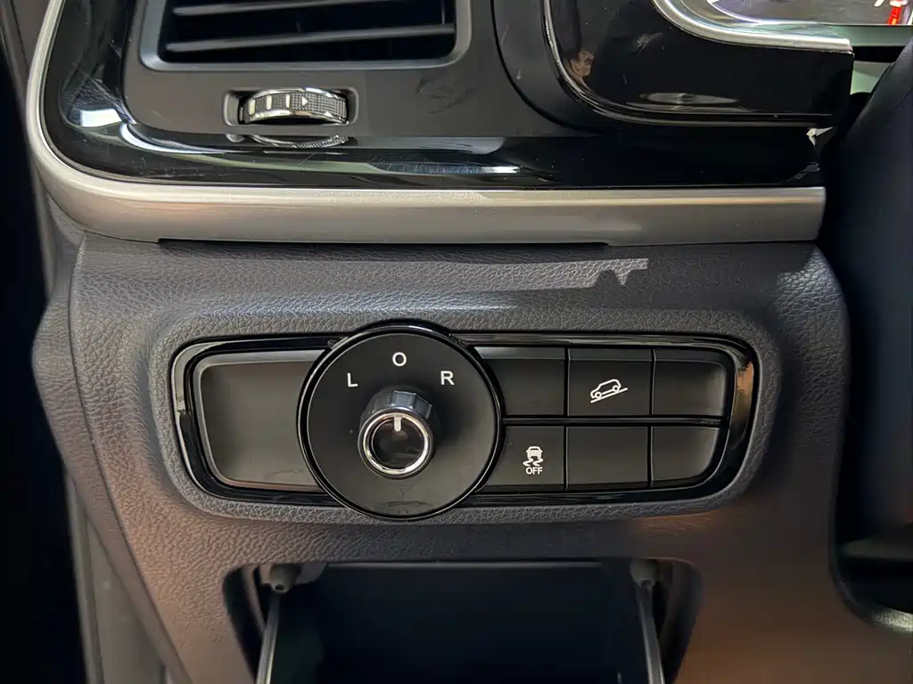 GAC Motor Trumpchi M8 — фото 26