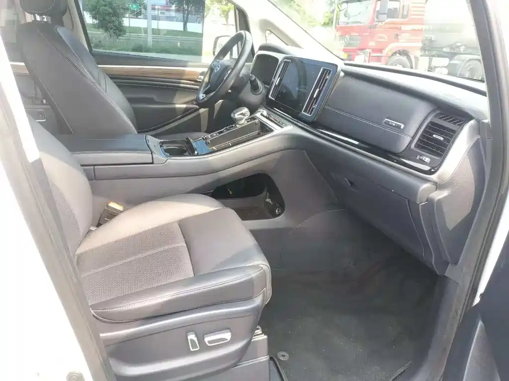 GAC Motor Trumpchi M8 — фото 14