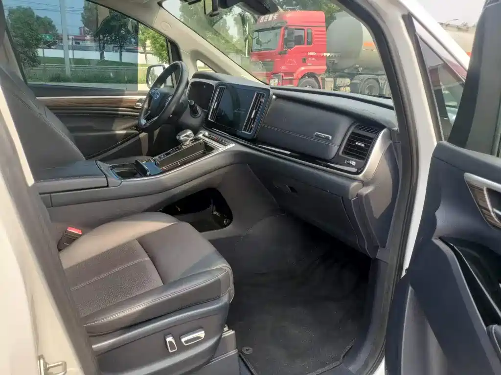 GAC Motor Trumpchi M8 — фото 18