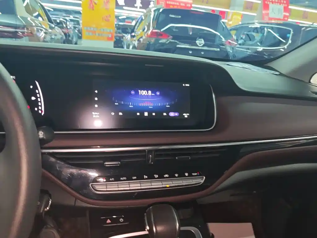 GAC Motor Trumpchi M6 — фото 13