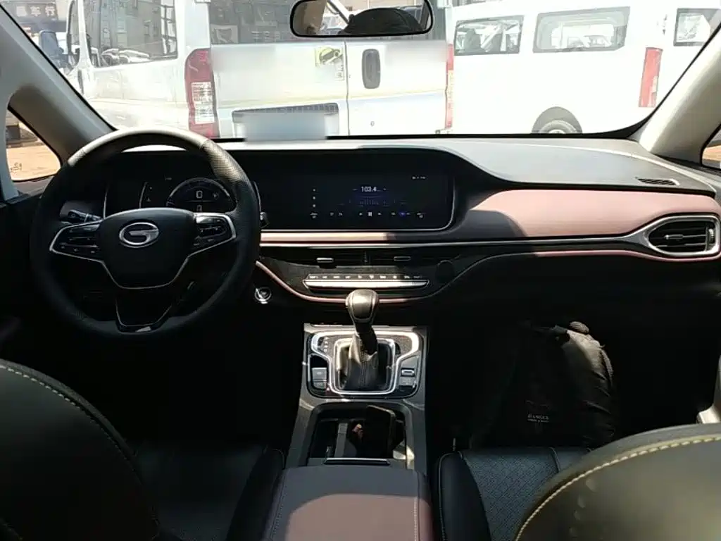 GAC Motor Trumpchi M6 — фото 10
