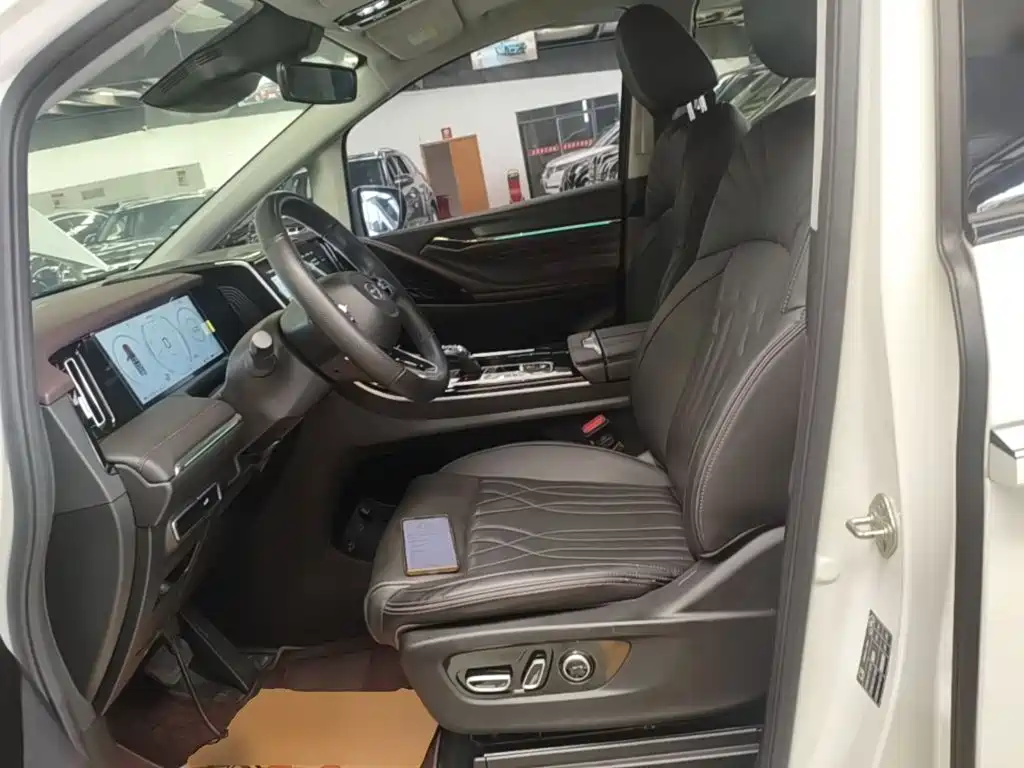 GAC Motor Trumpchi M8 — фото 11