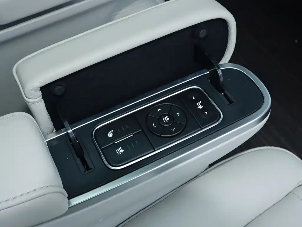 GAC Motor Trumpchi M8 — фото 14
