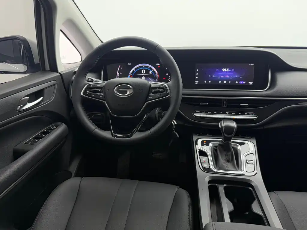 GAC Motor Trumpchi M6 — фото 11