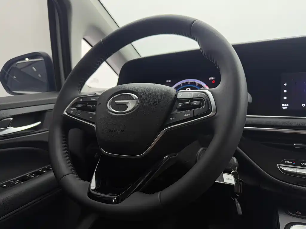 GAC Motor Trumpchi M6 — фото 13