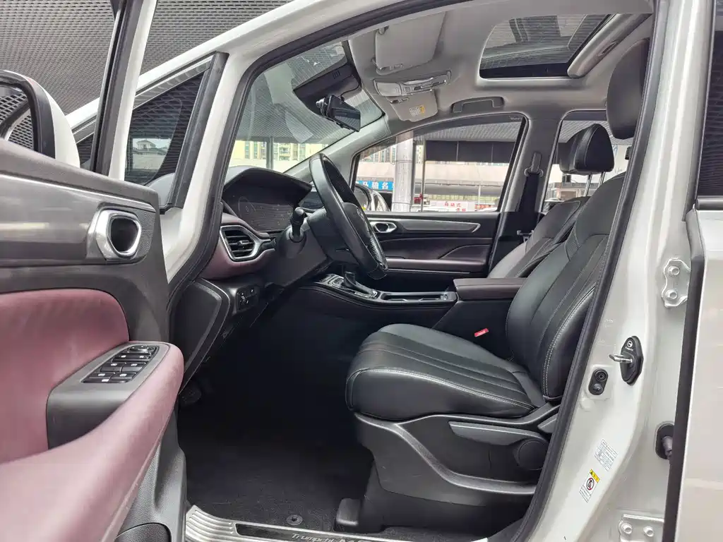 GAC Motor Trumpchi M6 — фото 9