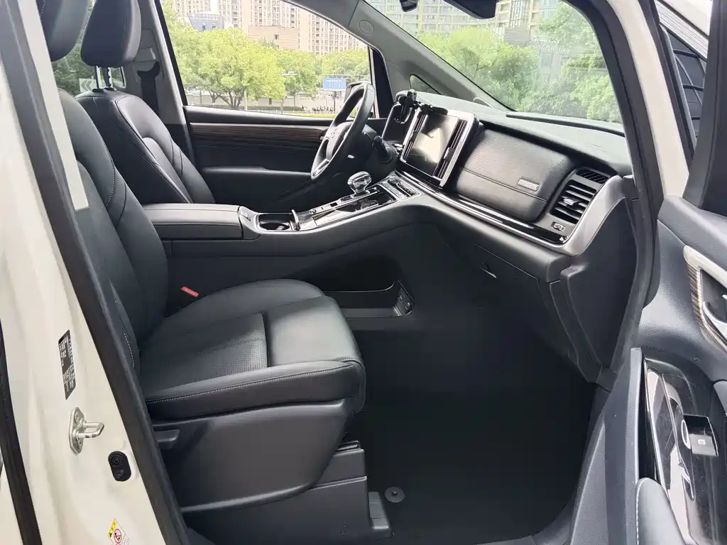 GAC Motor Trumpchi M8 — фото 13
