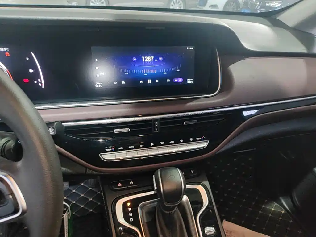 GAC Motor Trumpchi M6 — фото 9