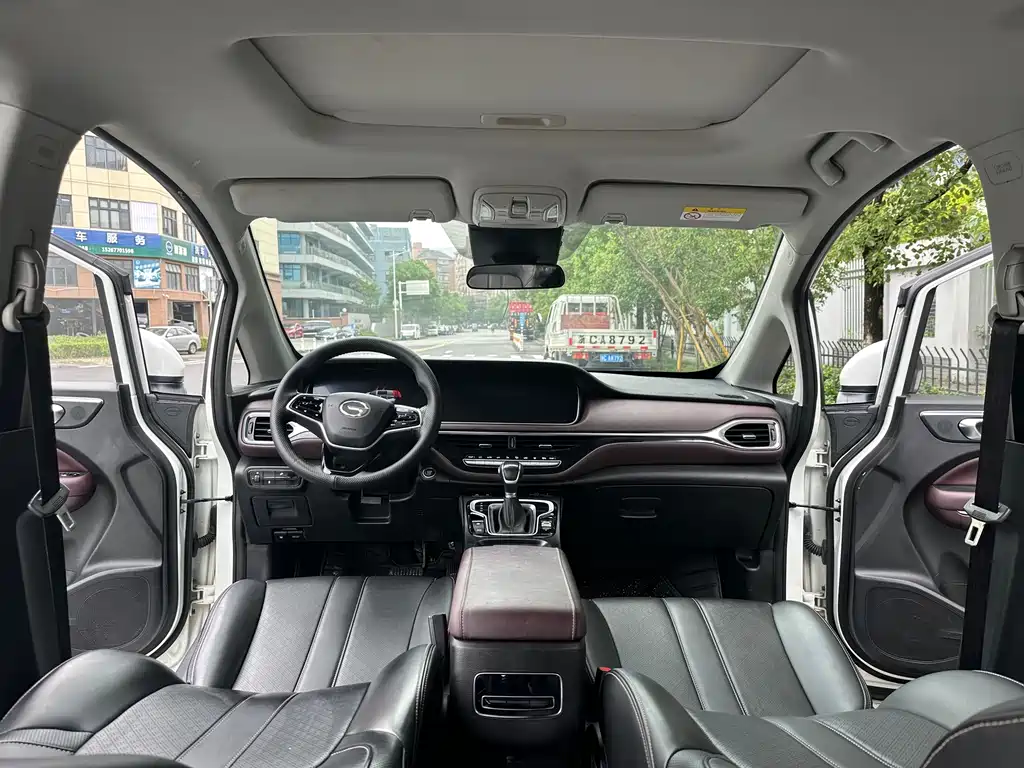 GAC Motor Trumpchi M6 — фото 11