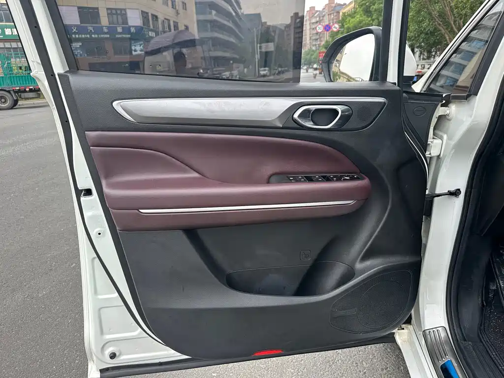 GAC Motor Trumpchi M6 — фото 14
