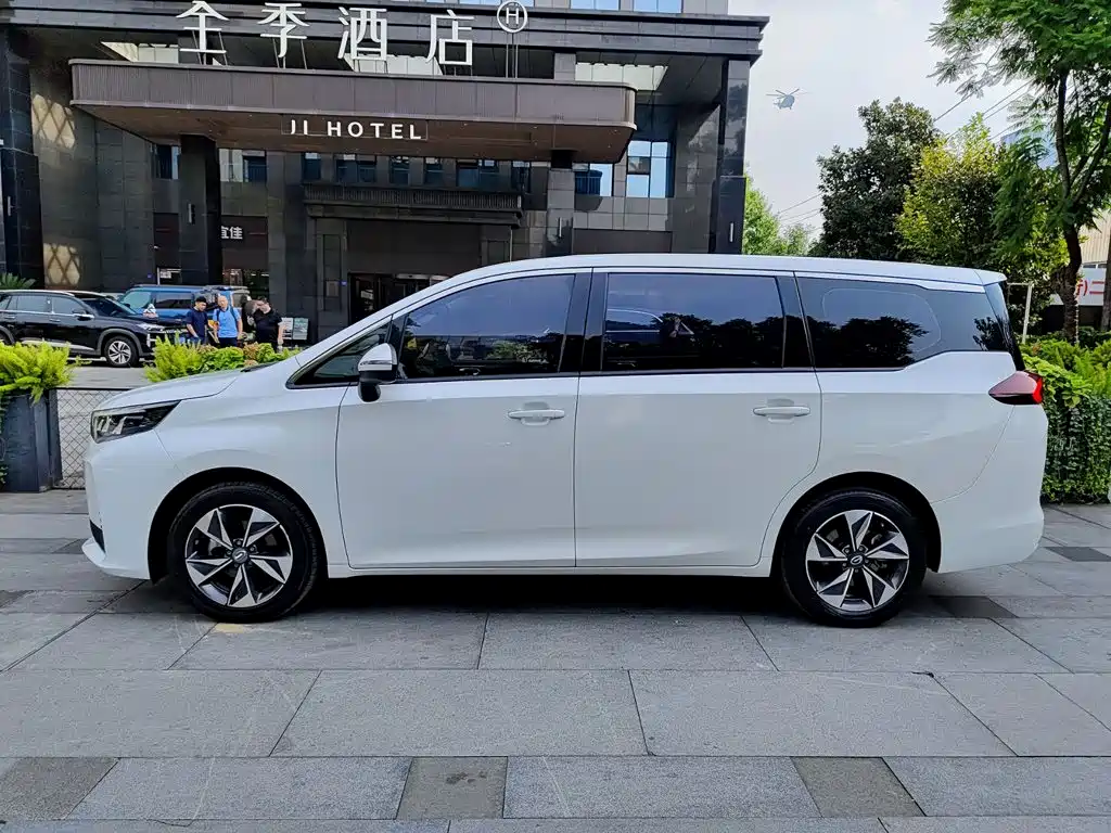 GAC Motor Trumpchi M6 — фото 3