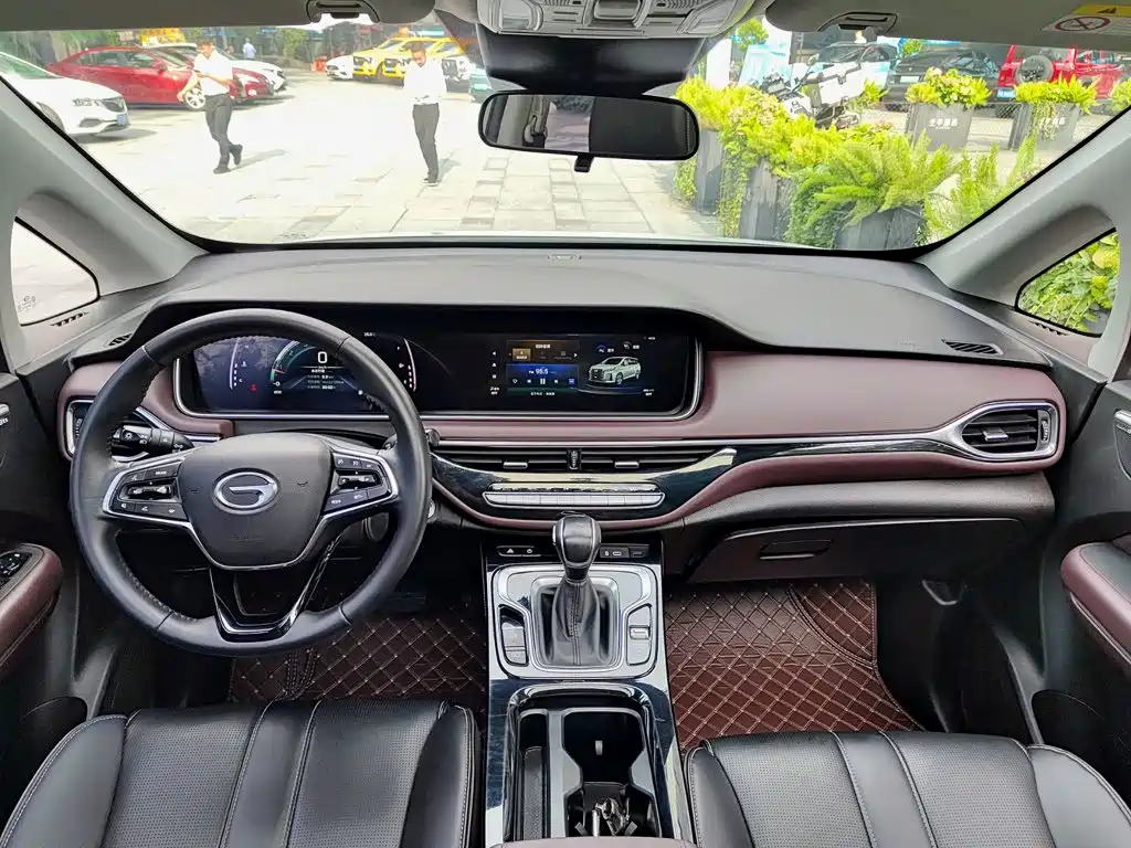 GAC Motor Trumpchi M6 — фото 10