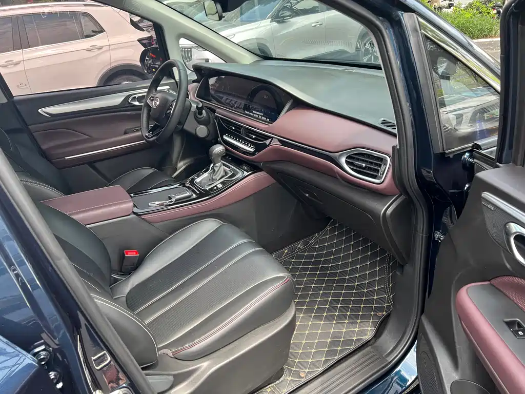GAC Motor Trumpchi M6 — фото 10