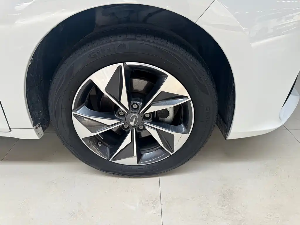 GAC Motor Trumpchi M6 — фото 11