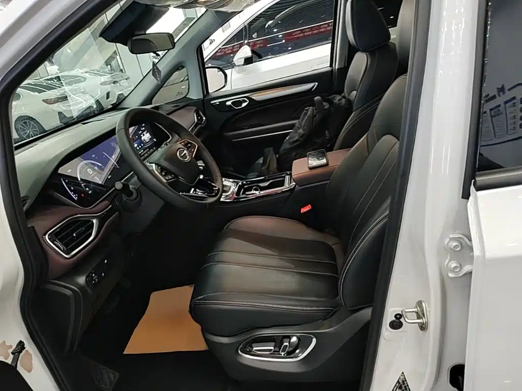 GAC Motor Trumpchi M6 — фото 15