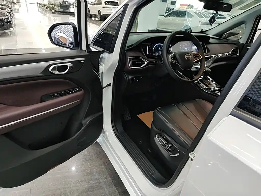 GAC Motor Trumpchi M6 — фото 16