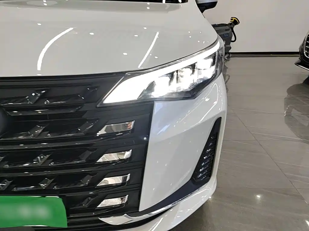 GAC Motor Trumpchi M6 — фото 24