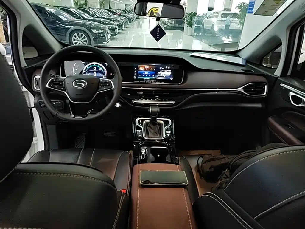 GAC Motor Trumpchi M6 — фото 10