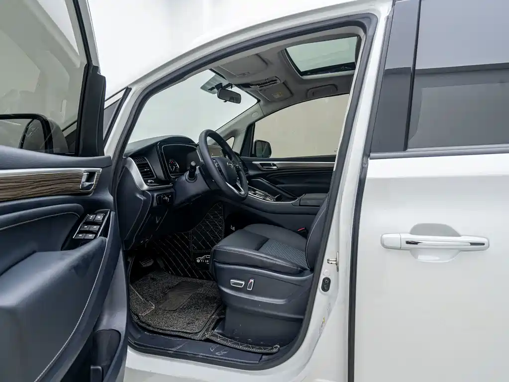 GAC Motor Trumpchi M8 — фото 14